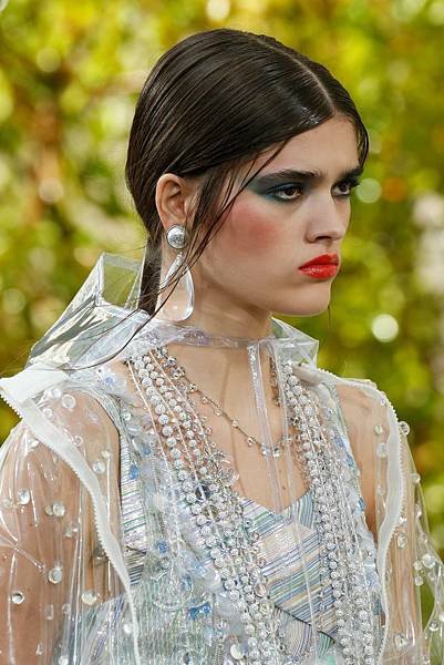 chanelss18_readytowear_white2.jpg