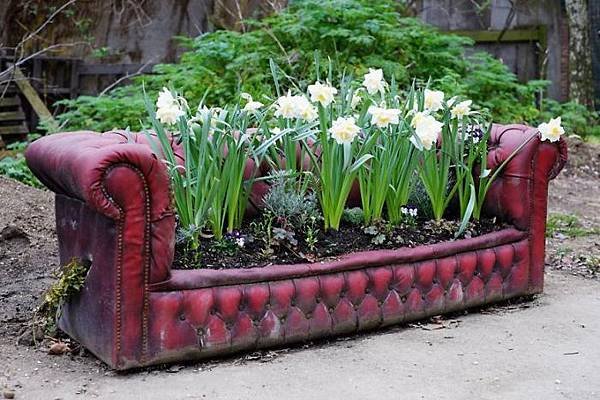 AD-Recycled-Furniture-Garden-14.jpg