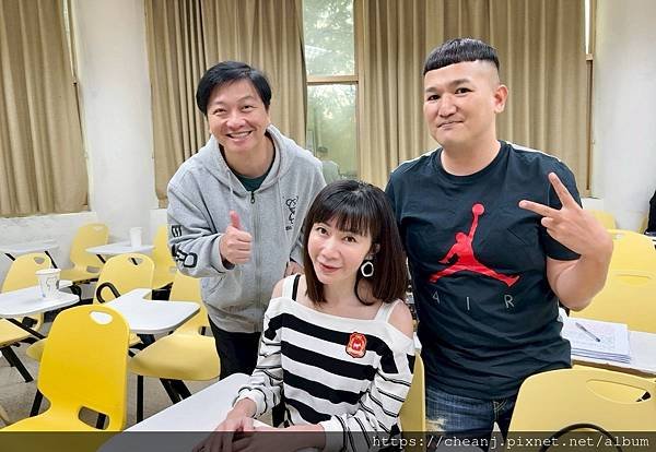 《在簡杰補習班，學問與友情同行》