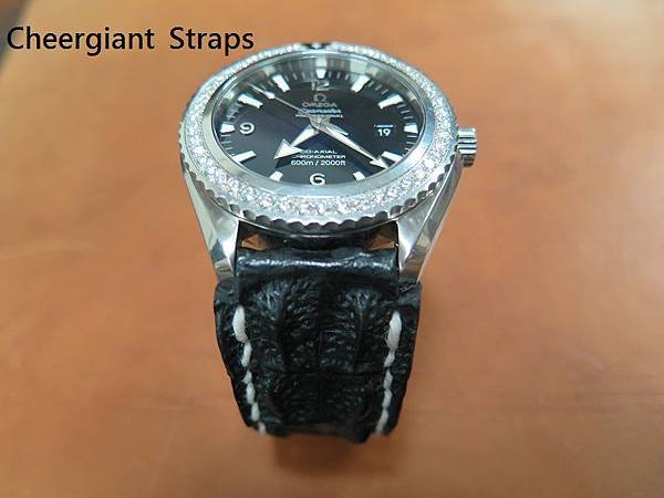 Omega black big horn croco strap, 28(22)x26mm,80x130mm, thick 8.5mm taper to 4.0mm, white stitching. a1  