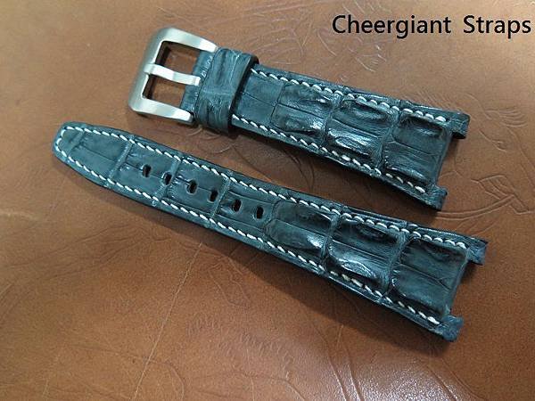 IWC IW322701 gray dual horn croco strap, 28x18mm, 80x125mm, 6.0mm taper to 2.8mm, white stitch. 01 .JPG