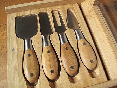 Bamboo cheese knife-2.JPG
