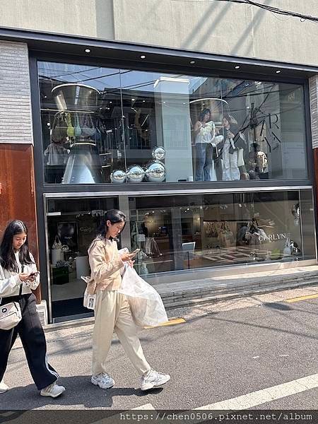 【南韓旅遊】首爾賞櫻逛街. 明洞、弘大、聖水洞建大商圈、St