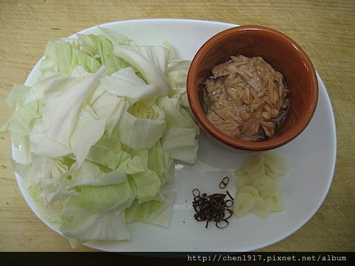 鮪魚醬高麗菜意大利麵 