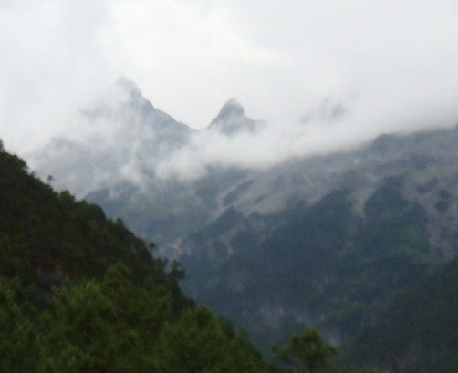 藍月谷遠眺玉龍雪山 (2).jpg