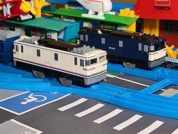 Plarail EF60 and Plarail EF60 和平色