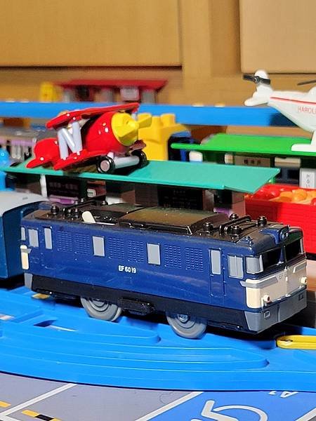 照片是EF60-19號機，絕版車，Plarail