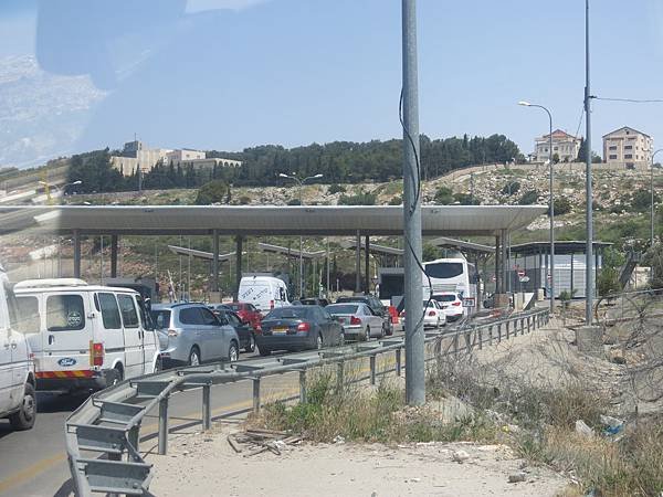 04-the wall between Jerusalem and the West Bank 以色列、巴勒斯坦之家的萬里長城-成寒