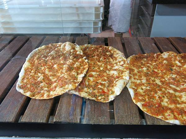 03土耳其碎肉薄餅-現烤過程-Turkish Lahmacun 浪馬軍-Istanbul, Turkey-成寒.JPG