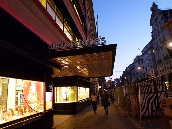 03-Waterstone bookstore, London-成寒.JPG