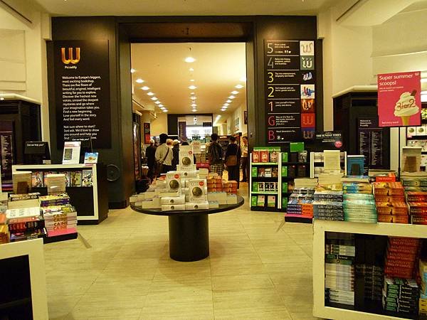 07-Waterstone Bookstore, London-成寒.JPG