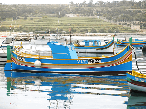 02-luzzu-Marsaxlokk-Malta-成寒.png