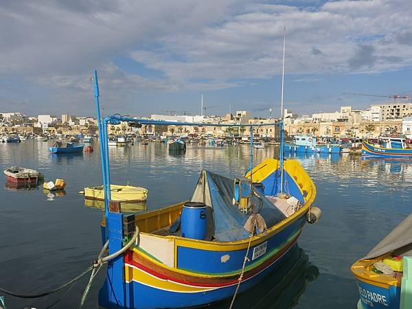 01-luzzu-Marsaxlokk-Malta-成寒.JPG