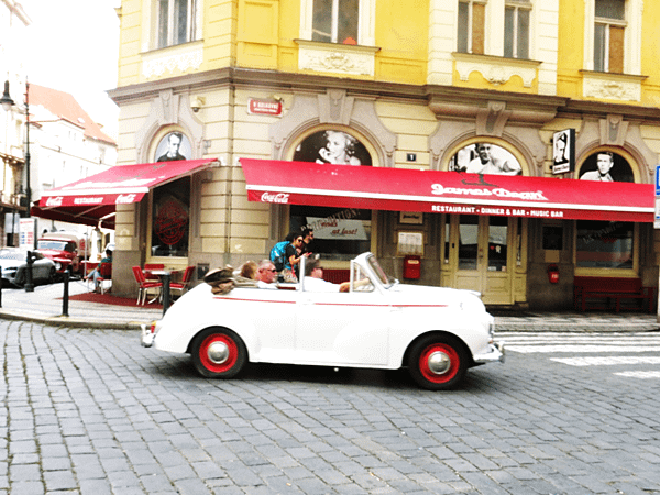 01-Vintage car-Prague-成寒.png