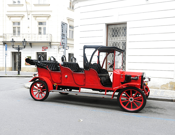 08-Vintage car-Prague-成寒.png