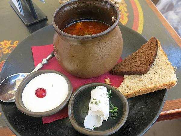 01-Soup with a slice of pig fat-Tallin, Estonia-愛沙尼亞-成寒.JPG