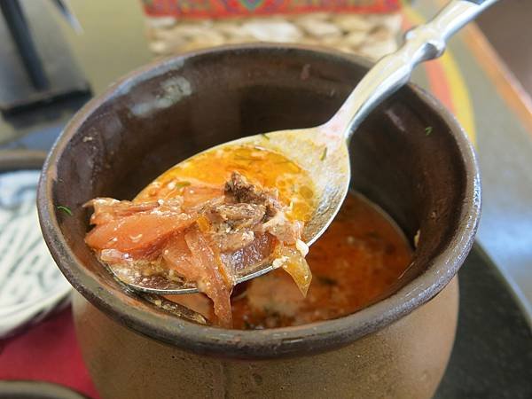 02-Soup with a slice of pig fat-Tallin, Estonia-愛沙尼亞-成寒.JPG