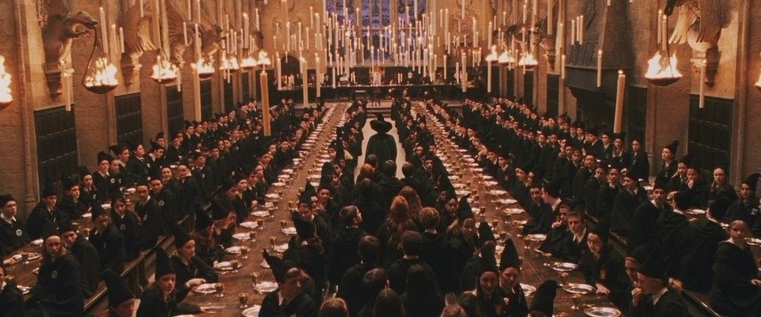 Harry Potter-Dinning Room in Hogwarts-.jpg