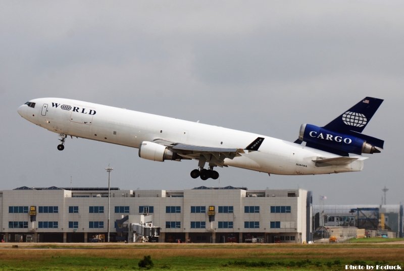 World Airways Cargo MD-11F(N384WA)@TIA_1(2)_20101025.jpg