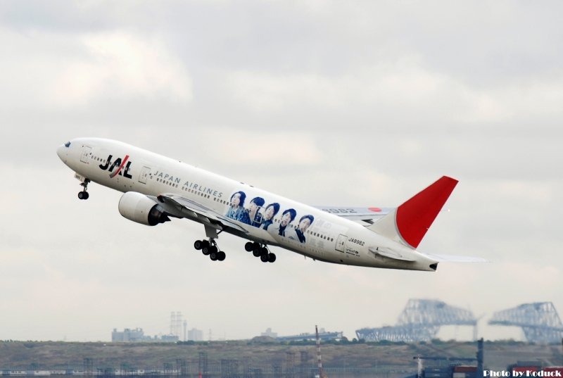 JAL B777-246(JA8982)@Haneda_1(2)_20100914.jpg