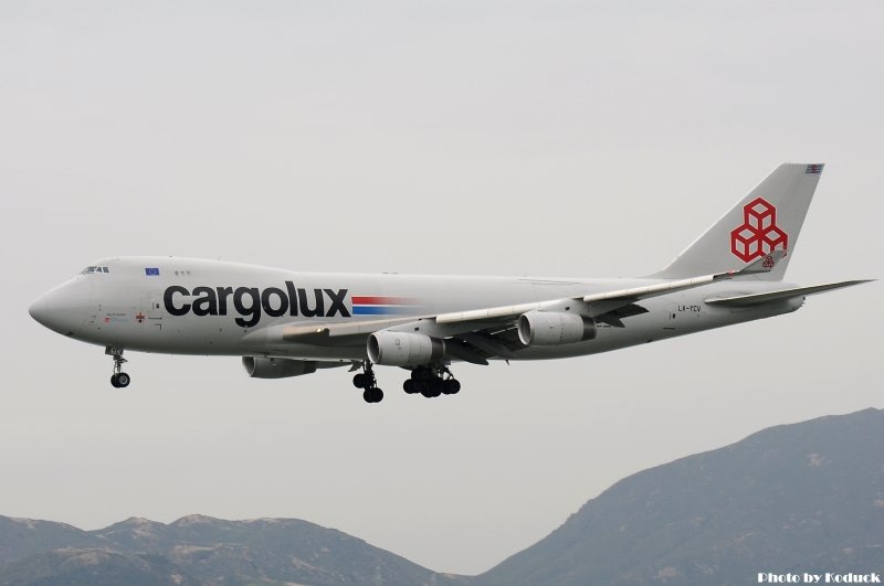 Cargolux B747-4R7F(LX-YCV)@VVVH_1(2)_20100625.jpg