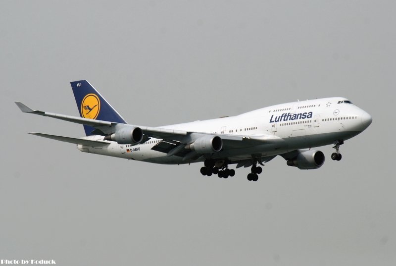 Lufthansa B747-430(D-ABVU)@VHHH_1(2)_20101210.jpg