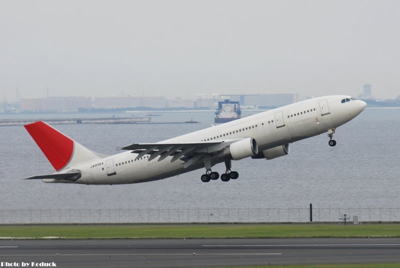 JAL A300B4-622R(JA8564)@Haneda_1(2)_20110517.jpg