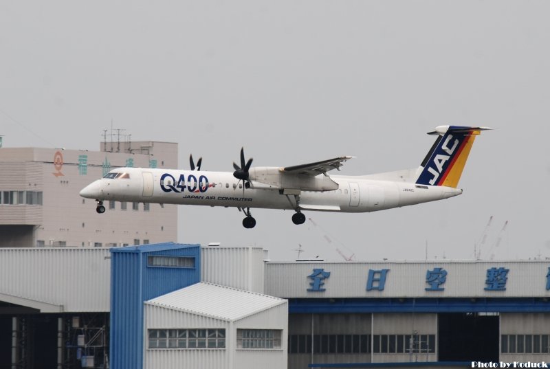 JAC DHC-8-402Q Dash 8(JA842C)@Skypark_1(2)_20110516.jpg