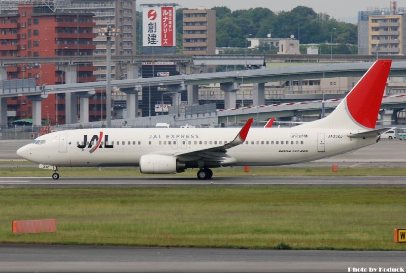 JAL B737-846(WL)(JA322J)@skypark_1(2)_20110516.jpg