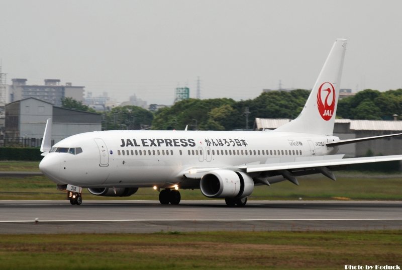 JAL B737-846(WL)(JA338J)@Skypark_1(2)_20110516.jpg