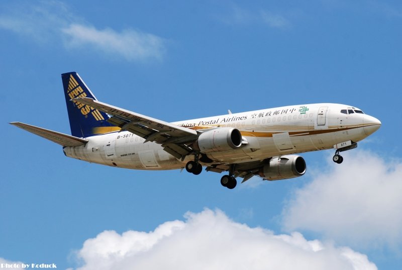 China Postal Airlines B737-341(QC)(B-5071)@TIA_1(2)_20110624.jpg