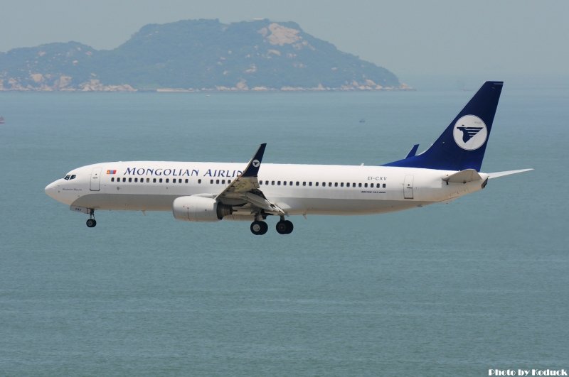 MIAT Mongolian Airlines B737-8CX(EI-CXV)@HKG_1(2)_20110724.jpg
