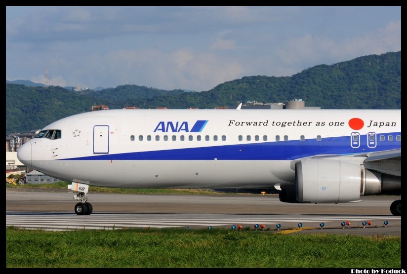 ANA B767-381ER(JA611A)@RCSS_1(2)_20110802.jpg