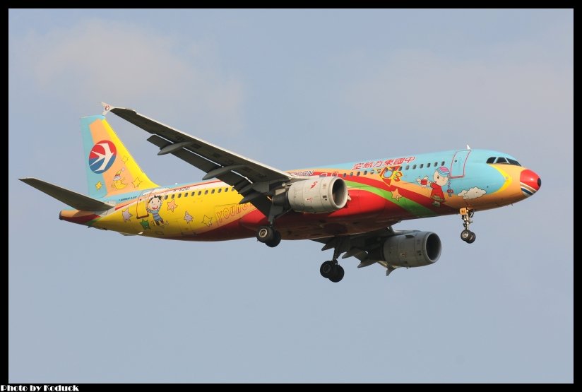 China Eastern Airlines Airbus A320-214(B-6261)@RCTP_1(2)_20110816.jpg