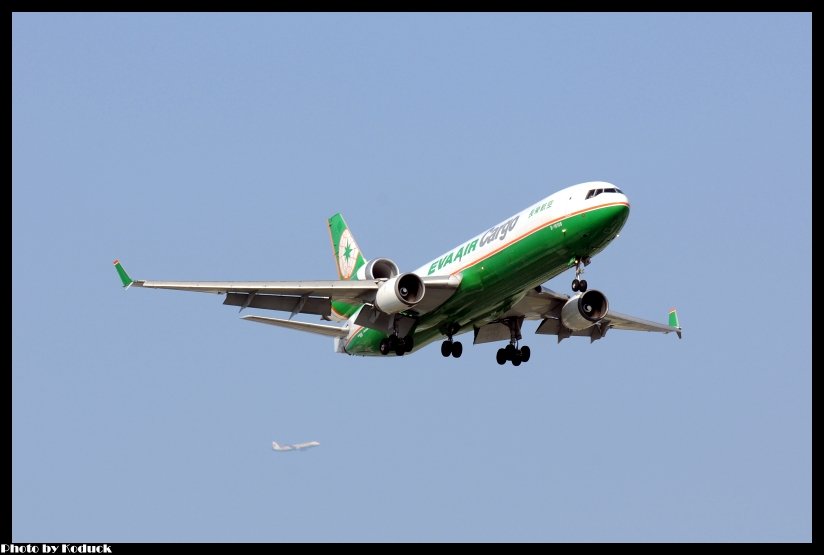 EVA Air MD-11F(B-16108)@RCTP_1(2)_20110816.jpg