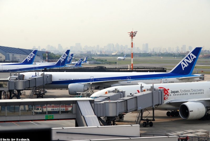 Itami Airport_4(2)_20110516.jpg