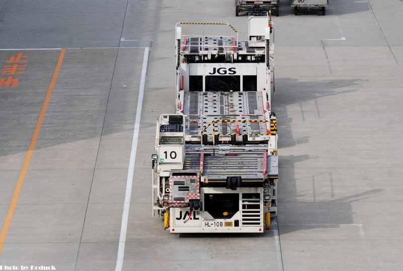 Itami Airport_8(2)_20110516.jpg