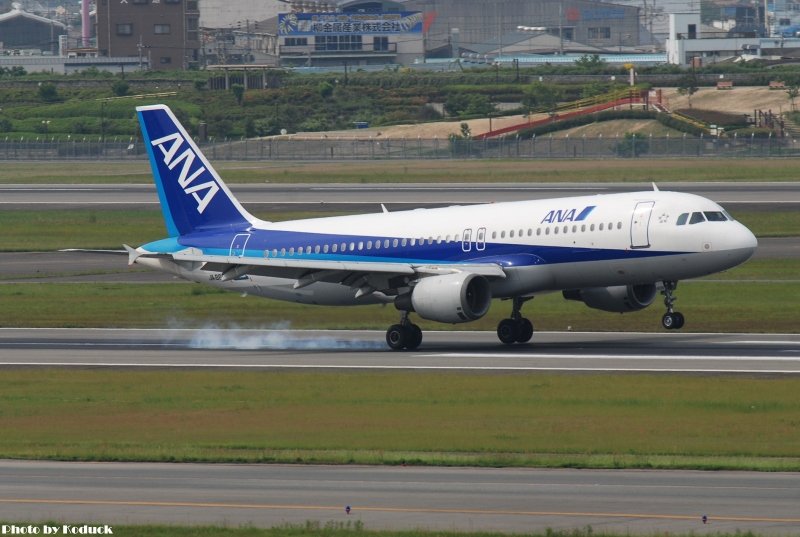 ANA A320-211(JA8609)@Itami_1(2)_20110516.jpg