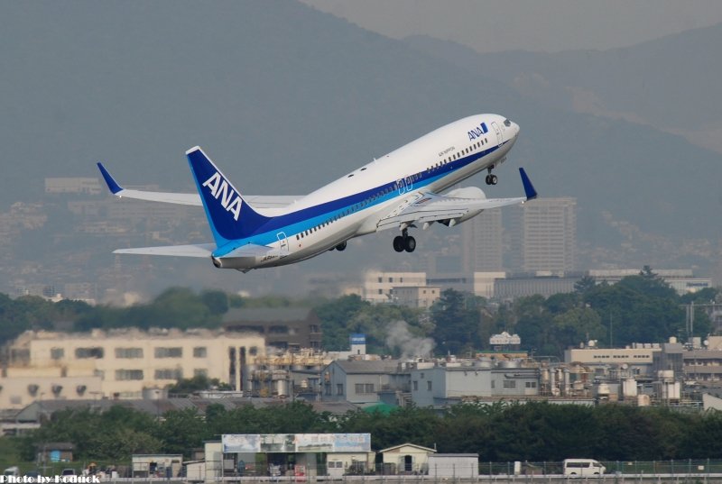 ANA B737-881(WL)(JA66AN)@Itami_1(2)_20110516.jpg