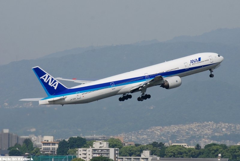 ANA B777-381(JA756A)@Itami_1(2)_20110516.jpg