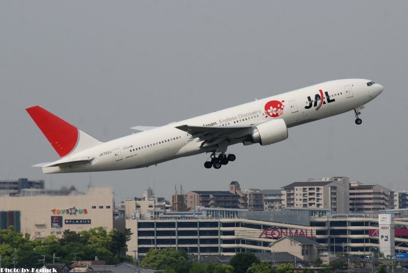 JAL B777-246ER(JA702J)@Itami_1(2)_20110516.jpg