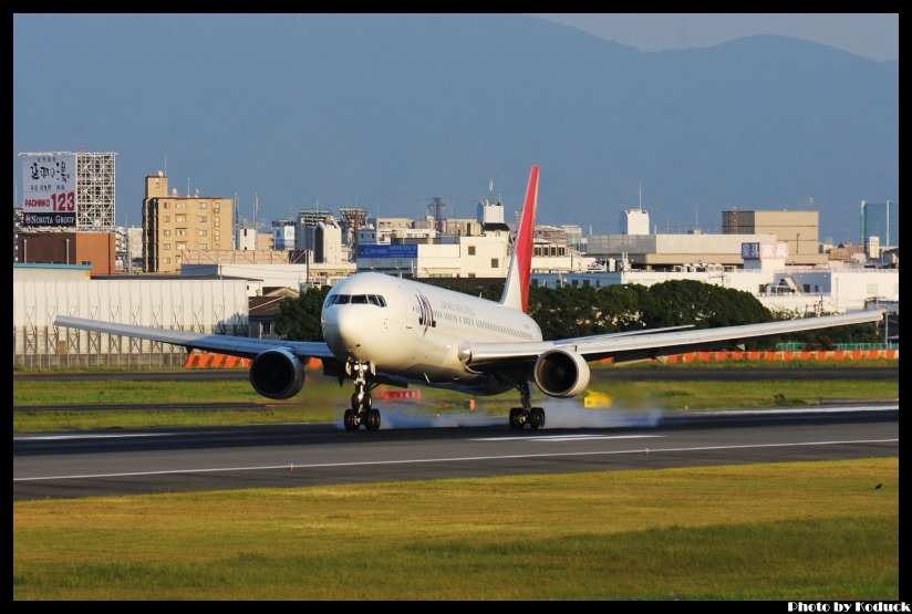 JAL B767-346(JA8269)@Itami_1(2)_20110910.jpg