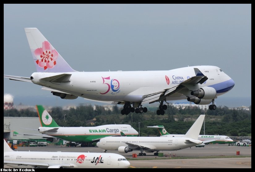 China Airlines B747-409F(SCD)(B-18725)@RCTP_1(2)_20111012.jpg