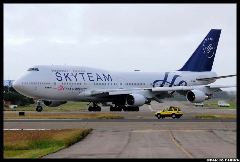 China Airlines B747-409(B-18206)@RCTP_1(2)_20111103.jpg