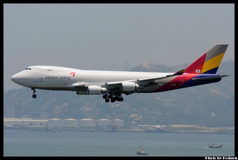 Asiana B747-48EF(HL7419)@VHHH_1(2)_20110724.jpg