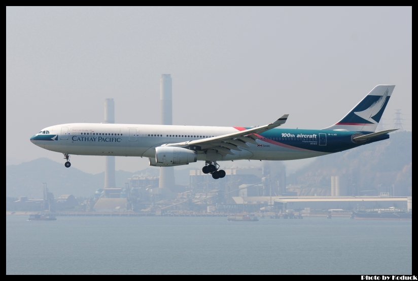 Cathay Pacific A330-342X(B-LAD)@VHHH_1(2)_20110724.jpg