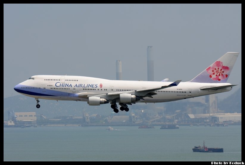 China Airlines B747-409(B-18206)@VHHH_1(2)_20110724.jpg