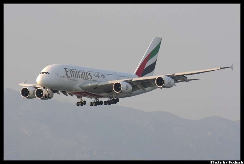 Emirates A380-861(A6-EDL)@VHHH_1(2)_20110724.jpg