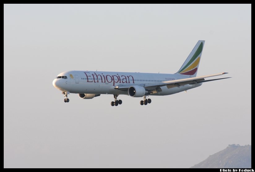 Ethiopian Airlines B767-3BG(ER)(ET-AMF)@VHHH_1(2)_20110723.jpg