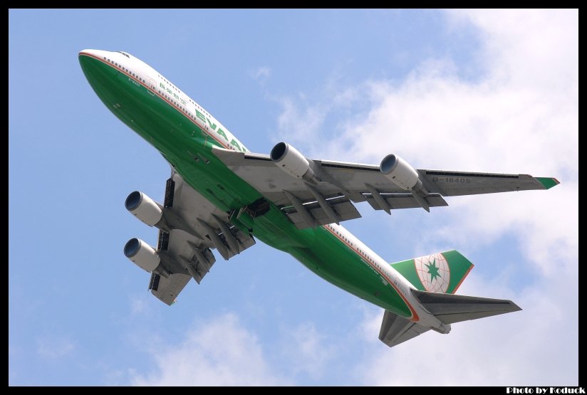 EVA Air B747-45EM(B-16405)@VHHH_1(2)_20110723.jpg